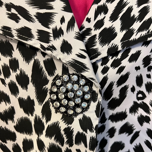 Animal Print lightweight Coat. Black and white with hot pink lining. XXL - Picture 2 of 5